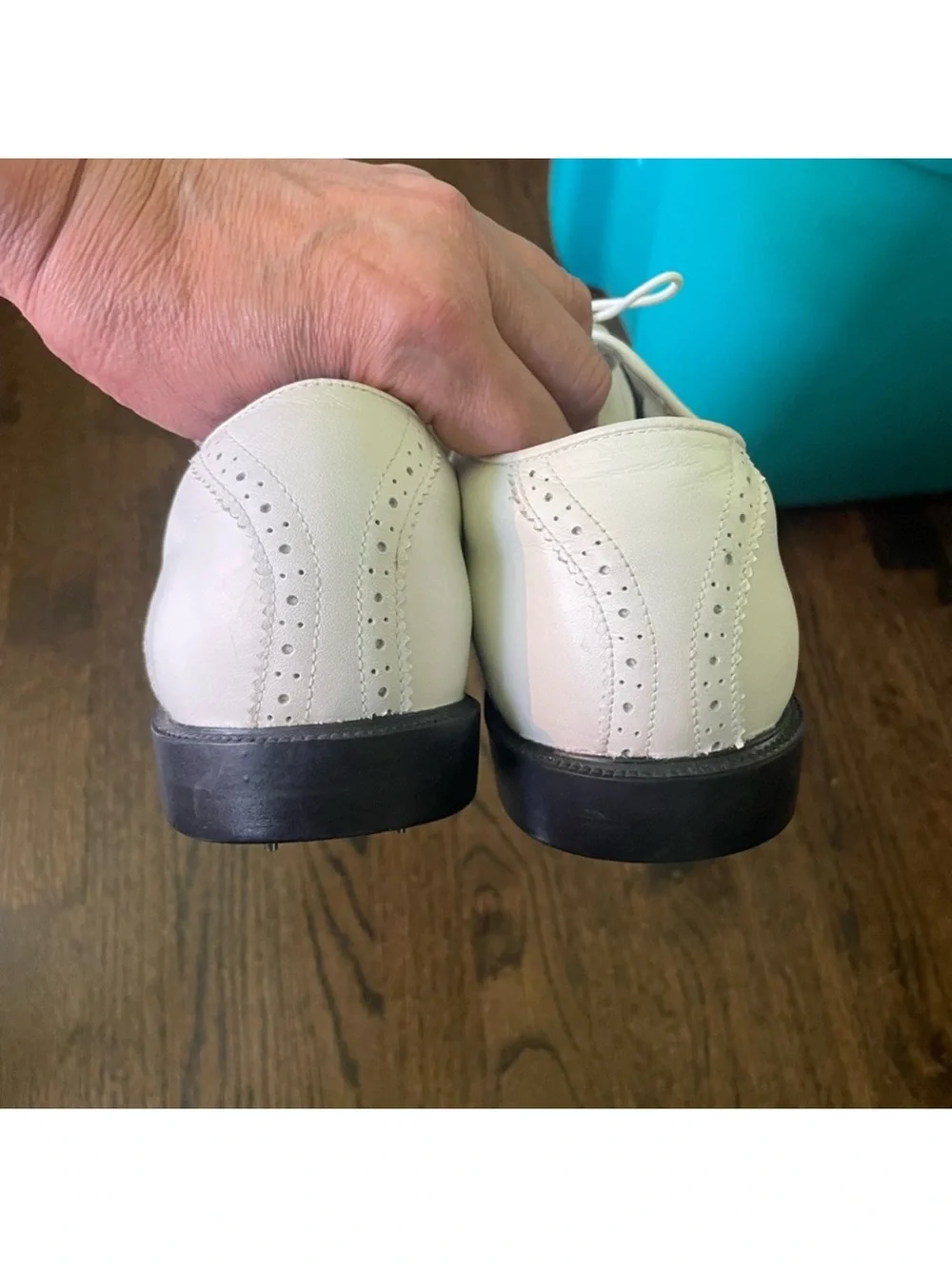 Classic White Leather Lace-Up Men’s golfing cleats. 10.5